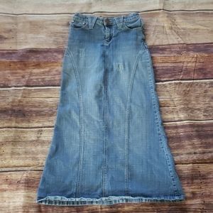 Size Small Long Jean Skirt No slits